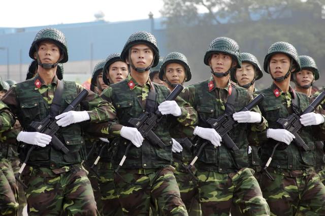 大学毕业生士兵提干对象主体从师级以下部队选拔,应当符合哪些条件?(图1) d9fd30bd51f34c5aa0e717070789729c.jpeg