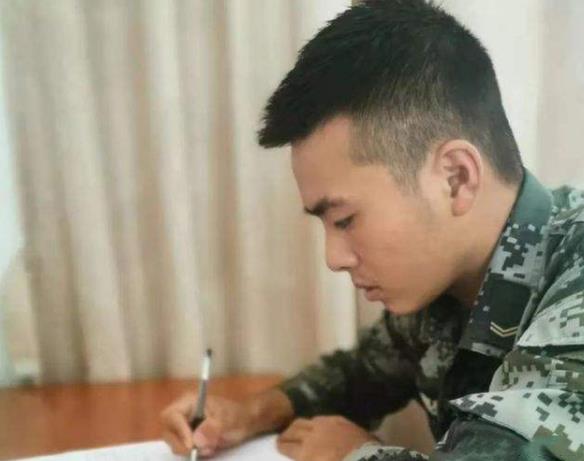 大专生当兵后考上军校,到底要读几年?(图1) 1-22021F9113Jb.jpg